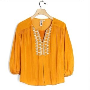 Anthropologie Dolan Alvia Peasant Embroidered V-Neck 3/4 Sleeve Satin Blouse Top